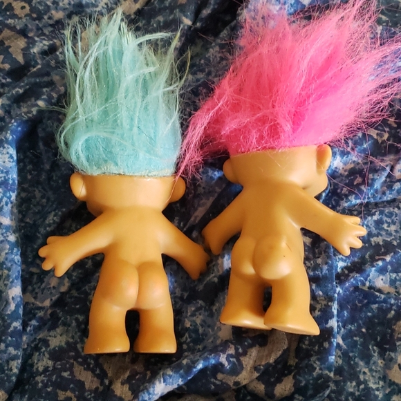 2 Trolls - Picture 2 of 4